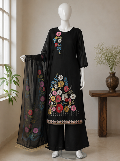 Women’s Black crepe kurta set with hand painted chiffon dupatta in M