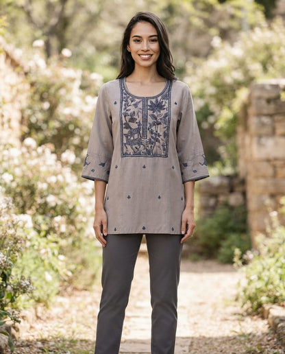 Women’s muslin silk deer embroidered top in L