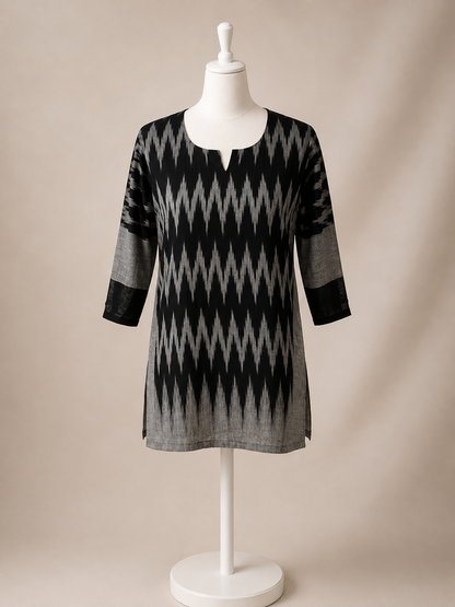 Women's Black & Grey Cotton Ikat Print Top in M