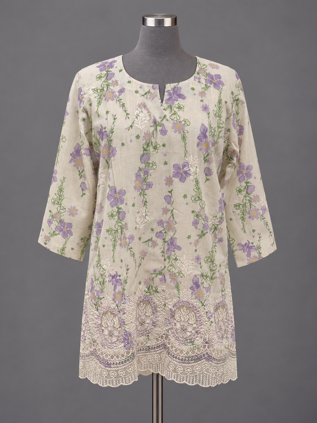 Women's Off-White Cotton Floral Print Top with Cutwork & Sequin Hem in 2XL