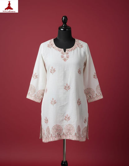 Women's Off-white dobby cotton top with thread embroidery in S