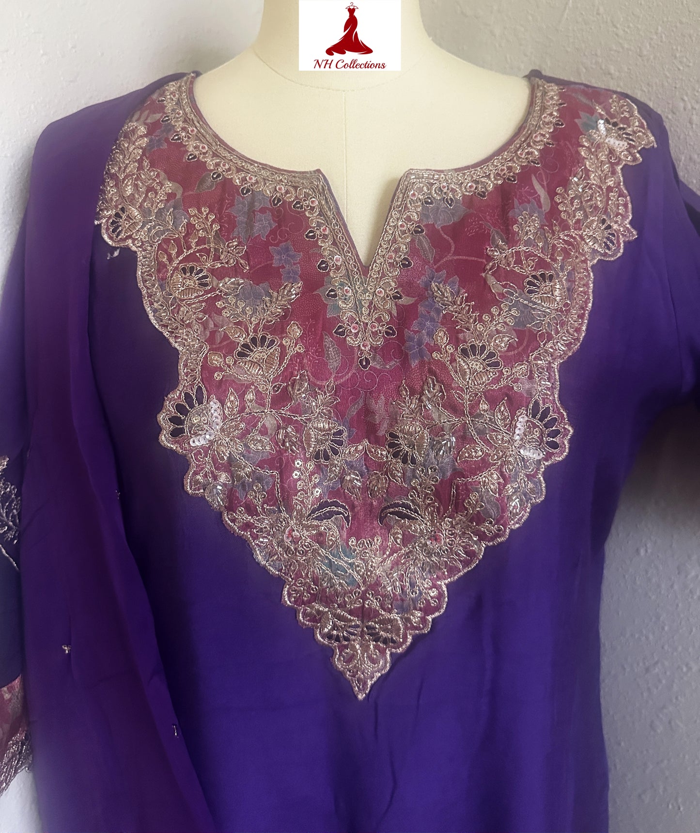 Women's muslin silk purple kurta set with organza applique neck in L