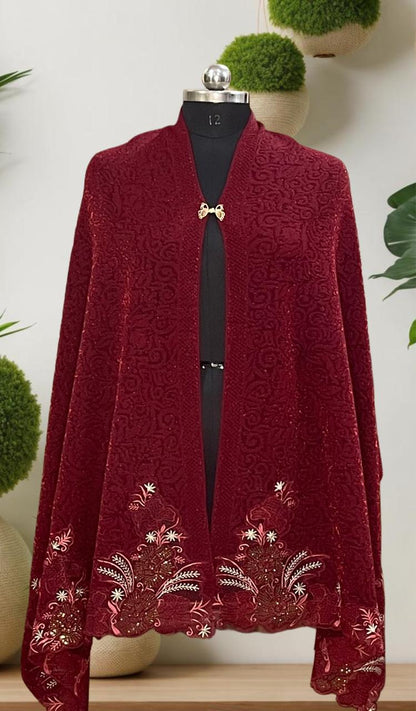 Women's knitted shawl with small floral cutover