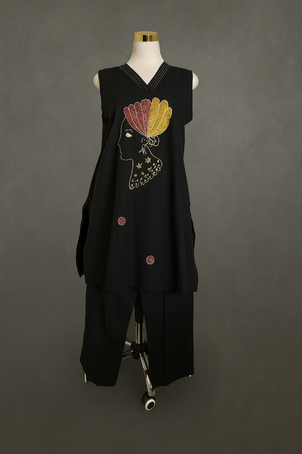 Women's embroidered African Queen Tunic Set – 2-Piece (Black)
