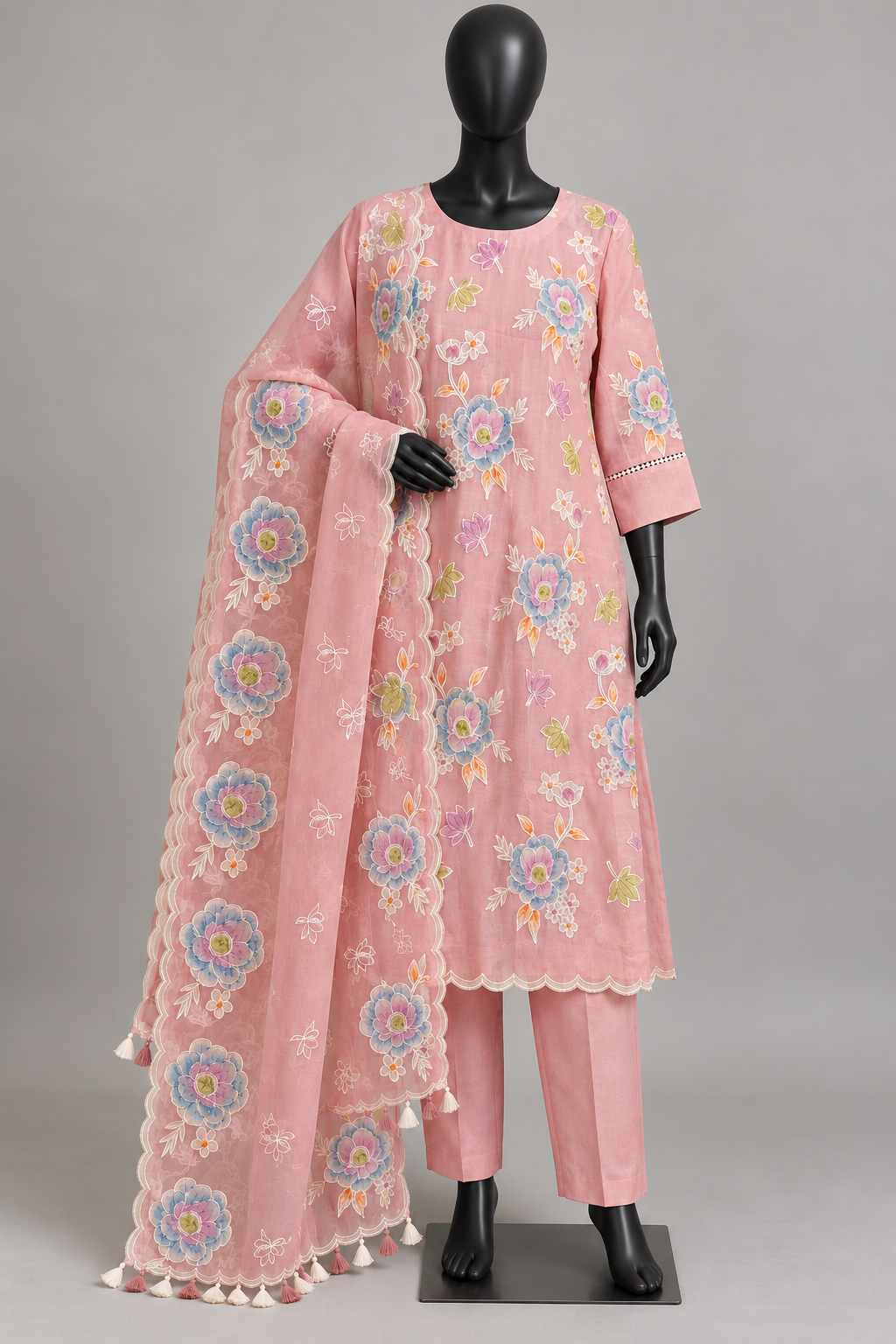 Women's Blush Pink Mul Cotton Appliqué Embroidered Kurta Set in L
