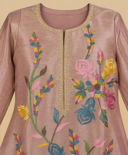 Women's Giraffe Silk Kashmiri Embroidered Kurta Set in 2XL