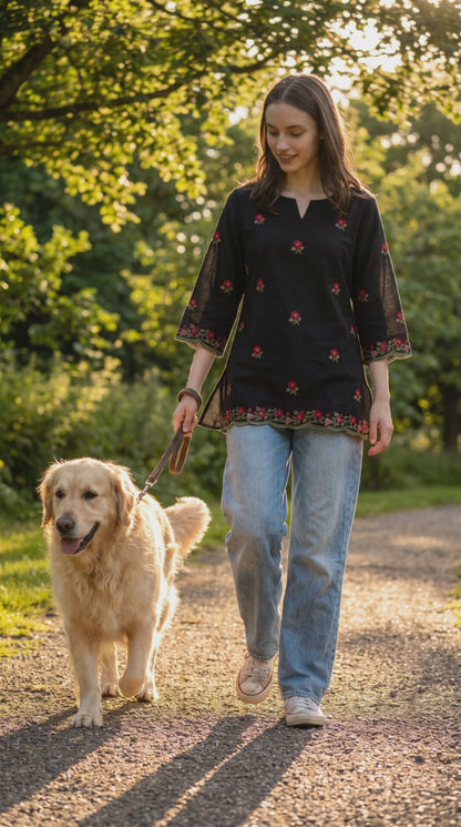Women's Black Mul Cotton Floral Embroidered Top in M