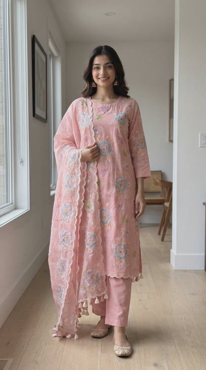 Women's Blush Pink Mul Cotton Appliqué Embroidered Kurta Set in L