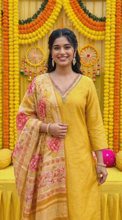 Women’s yellow silk kurta set with gaji silk dupatta & lagdi border in L