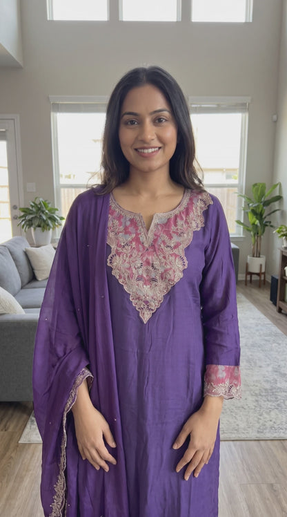 Women's muslin silk purple kurta set with organza applique neck in L