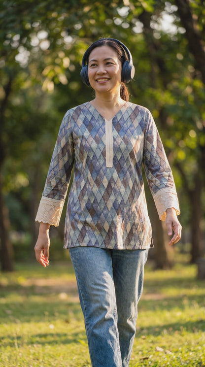 Women's blue color cotton blouse with diamond print in XS