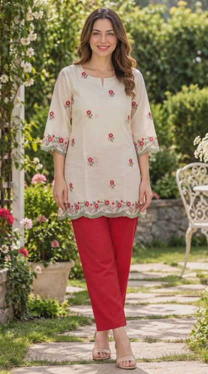 Women's Off-White Mul Chanderi Floral Embroidered Top in S